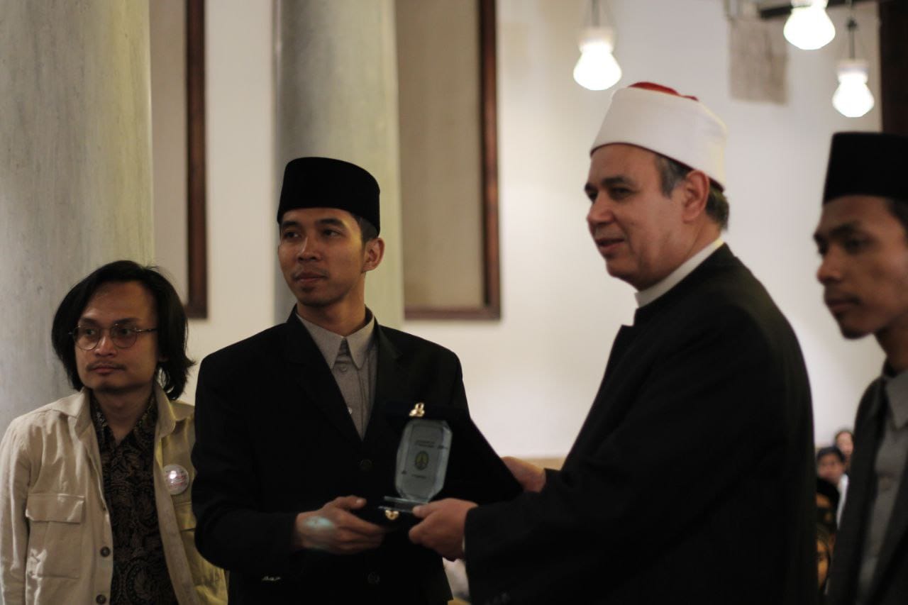 Presiden Auzi'na Azmal Umuur
